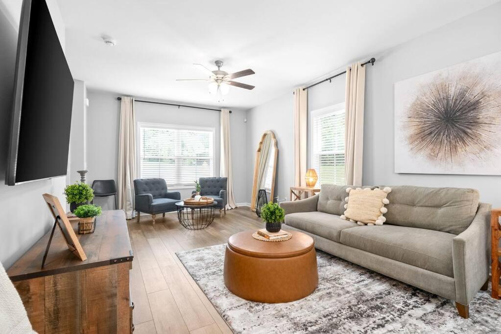 One-Of-A-Kind Smart, Cookie Themed Home For Up To 6 Clarksville Exterior photo