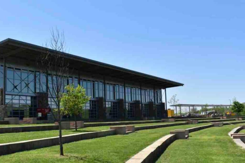 One-Of-A-Kind Smart, Cookie Themed Home For Up To 6 Clarksville Exterior photo