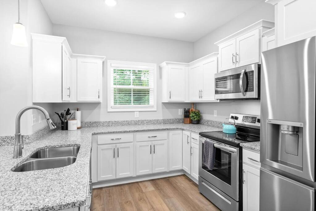 One-Of-A-Kind Smart, Cookie Themed Home For Up To 6 Clarksville Exterior photo